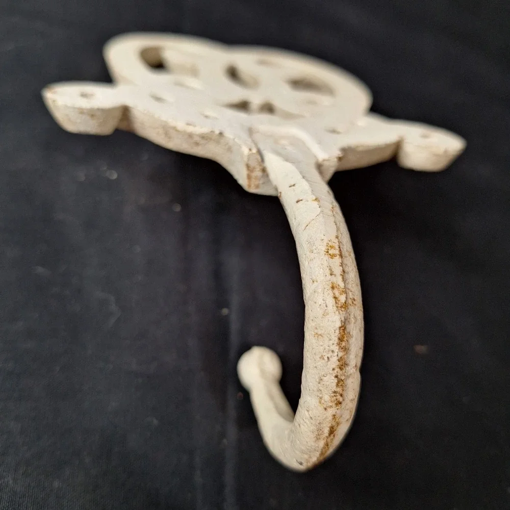 Vintage Cast Iron Scroll Heart Wall Hook Cream Wht Shabby Chic Coat Towel Hanger